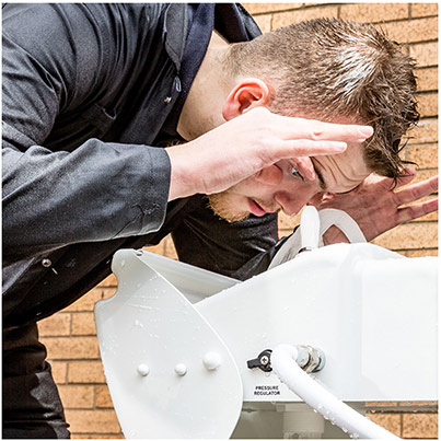 Wall mounted ASA closed bowl eyewash