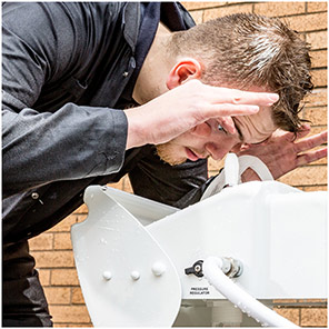 Wall mounted ASA closed bowl eyewash