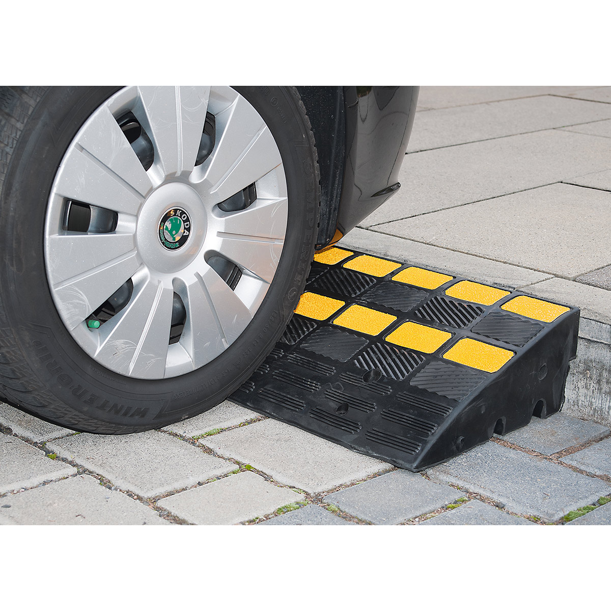 TRAFFICLINE Black/Yellow 100mm HeavyDuty Kerb Ramp TrafficLine Kerb Ramps Arco