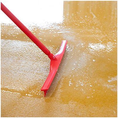 Vikan Ultra Hygienic Flexible Red 600mm Squeegee