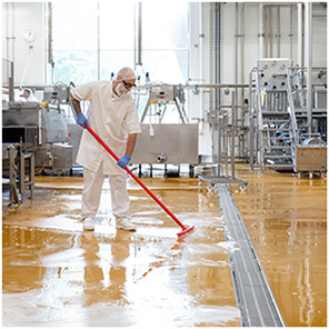 Vikan Ultra Hygienic Flexible Red 600mm Squeegee